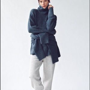 HIGH COLLAR KNIT SWEATER